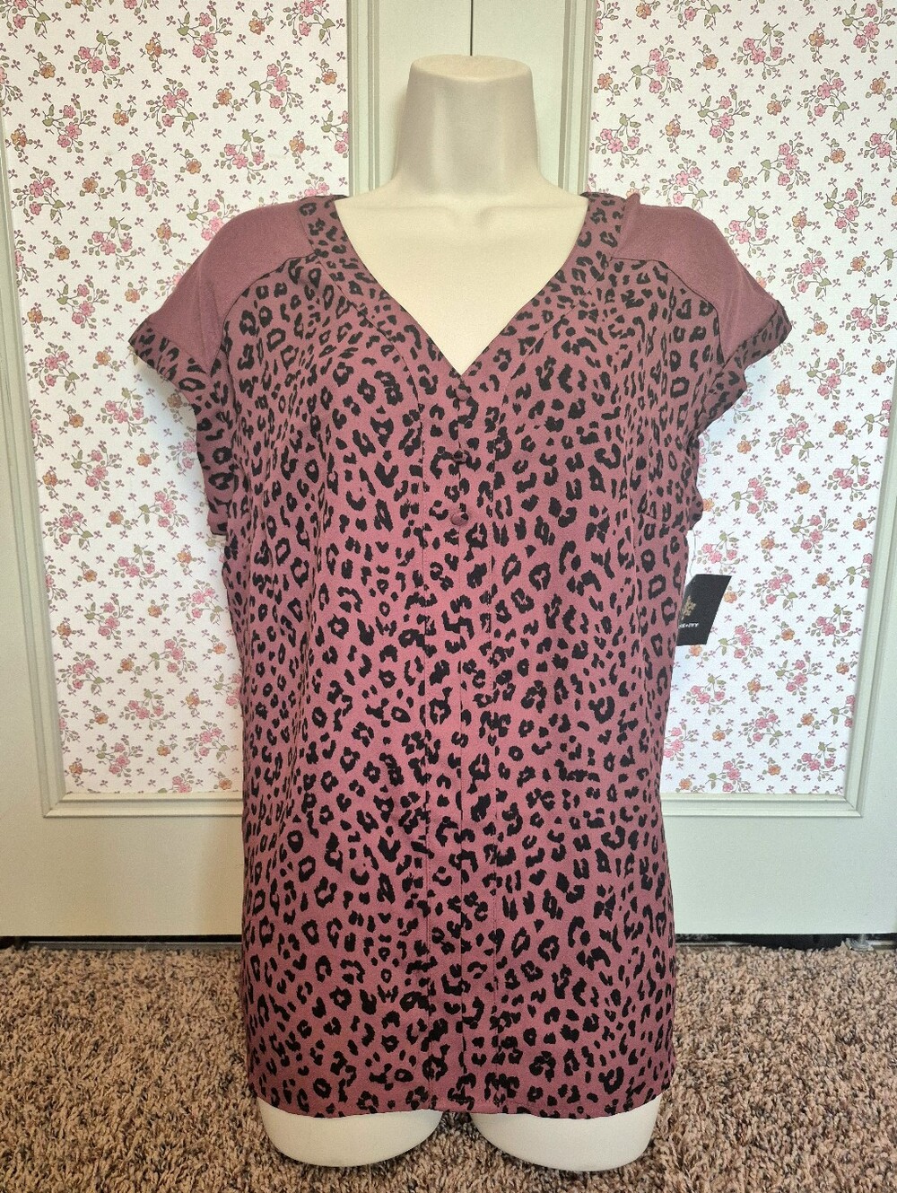 NWT Fortune & Ivy Leopard Print V-Neck Blouse in Dusty Rose Size L
